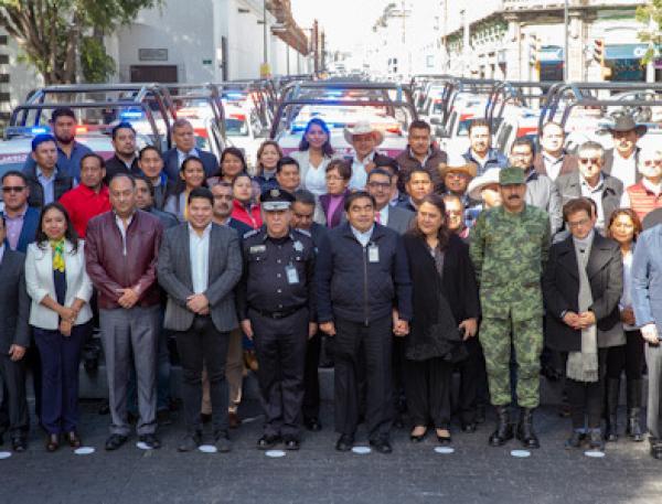 Pide Barbosa a críticos unirse en combate a inseguridad en Puebla