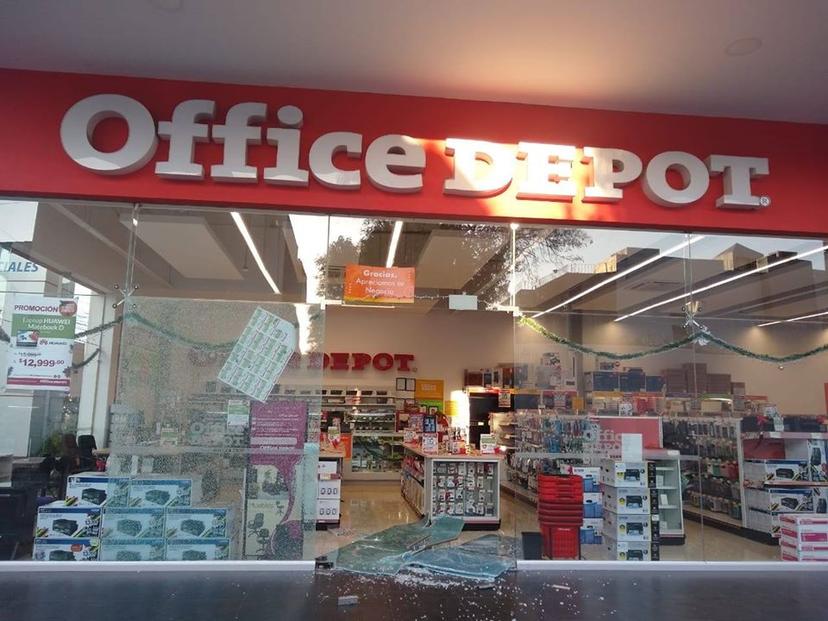 Otro cristalazo, ahora a Office Depot de la 39 oriente