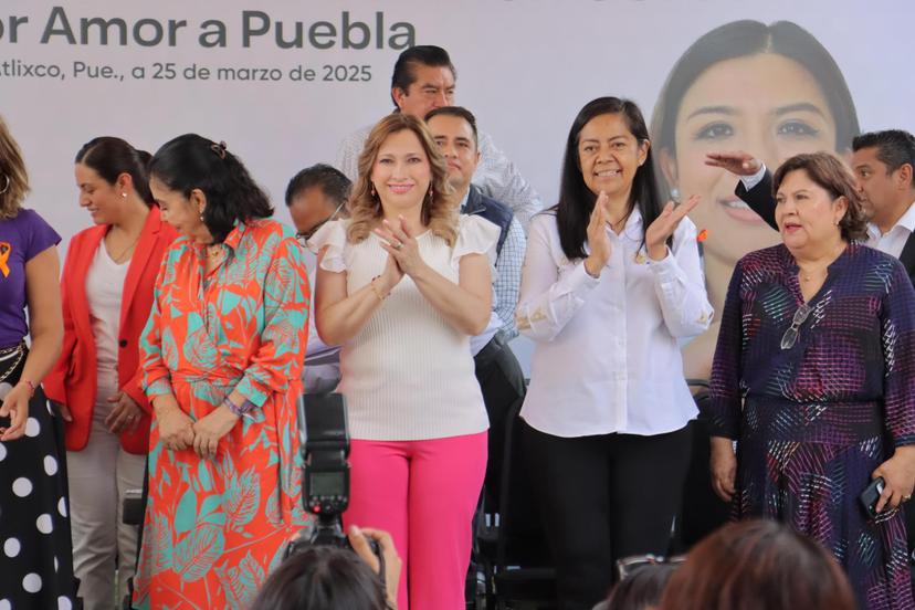 Presidenta del SEDIF y Ariadna Ayala inauguran Casa Carmen Serdán en Atlixco
