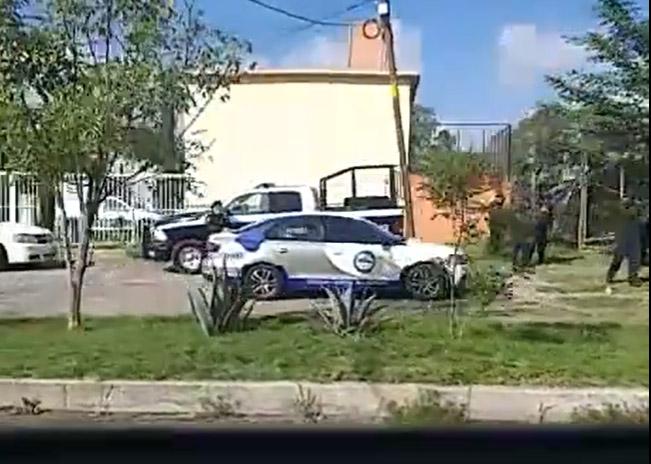 VIDEO Hallan cadáver a un lado del bulevar Carmelitas, en Puebla capital