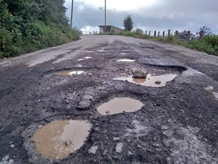 Luce deteriorada la carretera estatal Cuetzalan-Zacapoaxtla