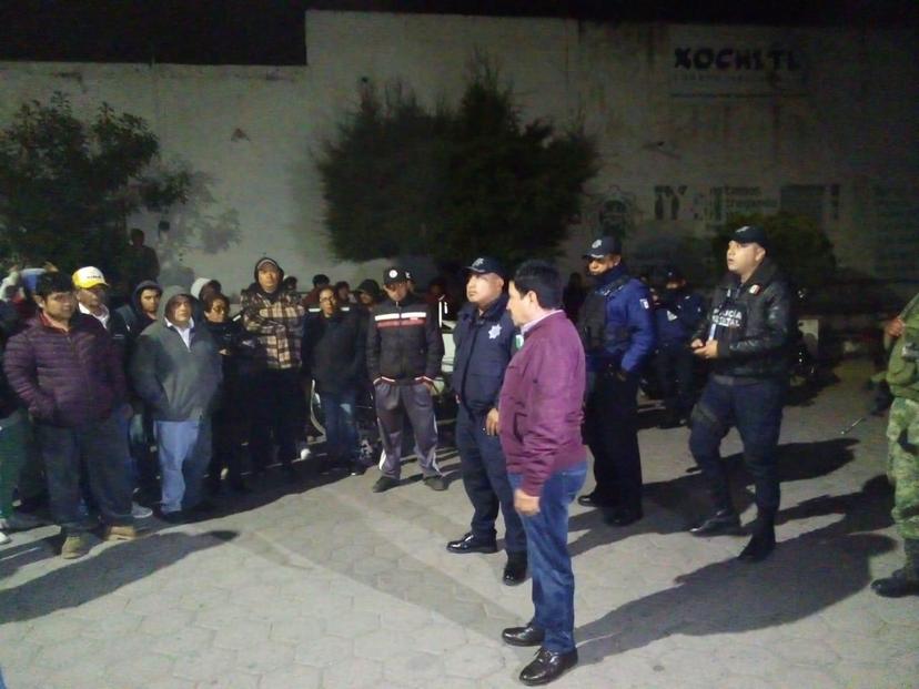 Retienen a funcionario tras detención de violadores en Cuyoaco