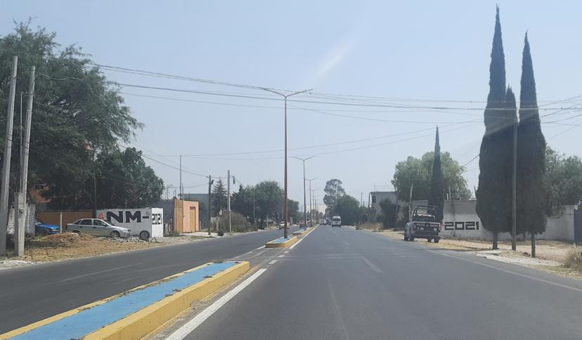 Sujetos en motocicleta asaltan a automovilista en Tecamachalco