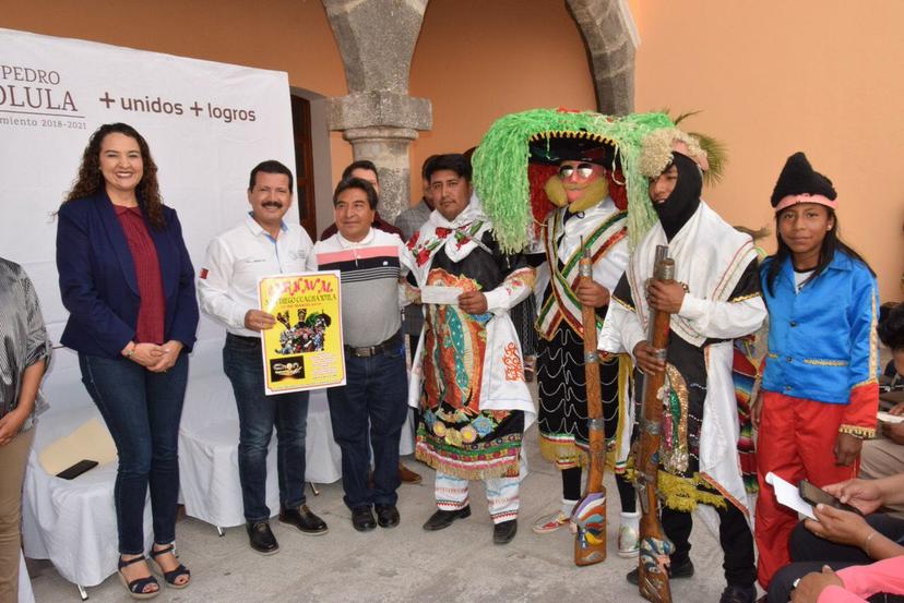 Entrega gobierno de San Pedro Cholula apoyo a carnavaleros