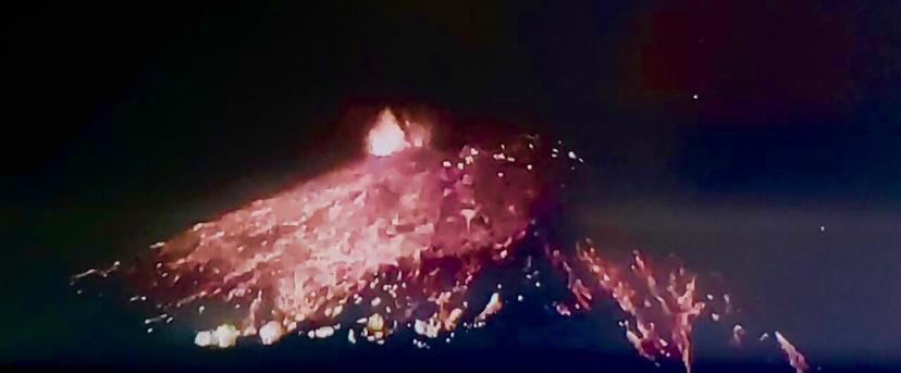 Otra vez, Popocatépetl lanza material incandescente