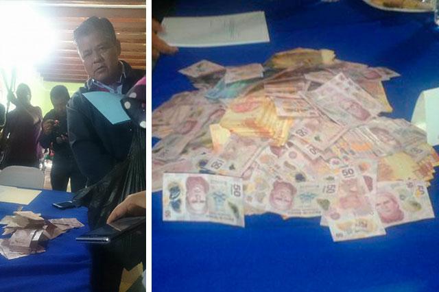 De bolsa de basura sacan pago para regidora de Tecamachalco