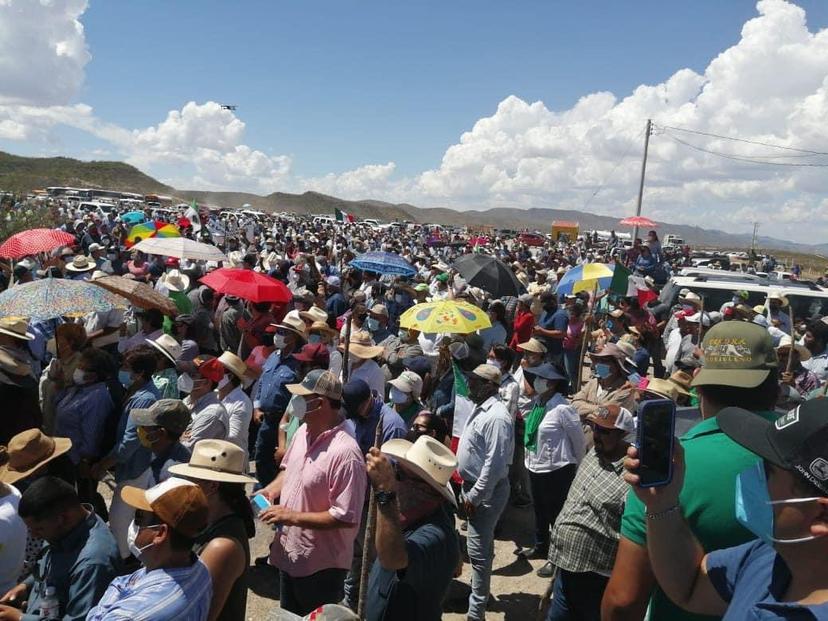 Desalojan campesinos a Guardia Nacional; hay 2 muertos