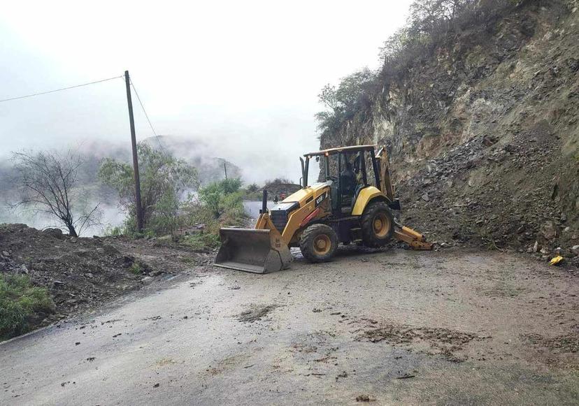 Lluvias generan derrumbes en la carretera Coxcactlán-Zoquitlán