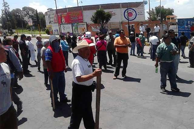 Por enfrentamientos, policía cuida negocios de edil de Texmelucan