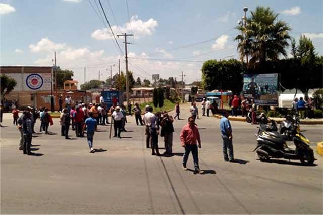 Por enfrentamientos, policía cuida negocios de edil de Texmelucan