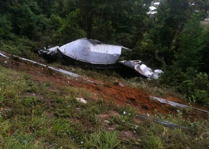 Tráiler se va al fondo de una barranca en la México-Tuxpan, en Huauchinango