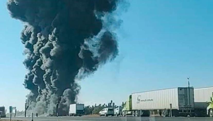 Pipa con combustible explota en carretera San Luis Potosí-Matehuala