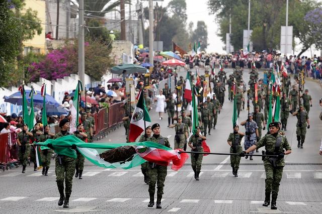 Celebran desfile cívico-militar en Puebla 