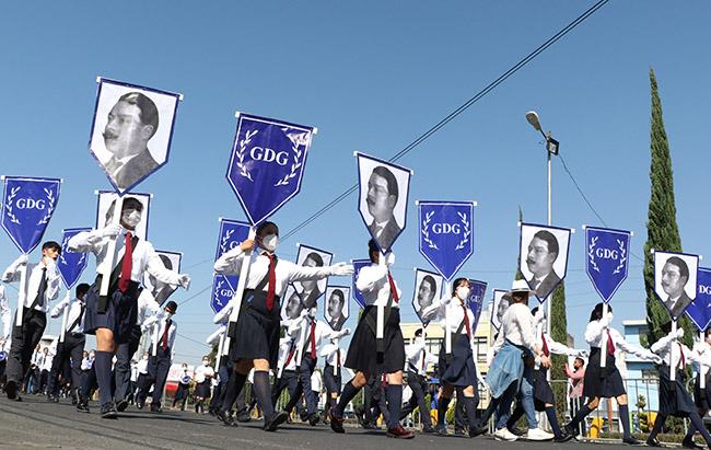 Pase de revista para el desfile del 5 de mayo 