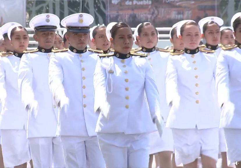 VIDEO Arranca el desfile del 5 de mayo, encabezado por AMLO