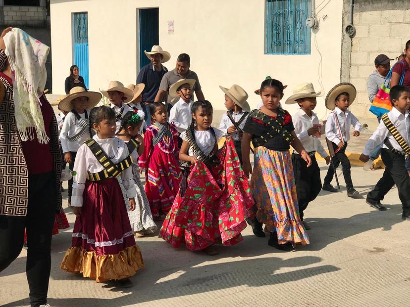 Realizan desfiles conmemorativos al 20 de noviembre en Izúcar, Chietla y Jolalpan  