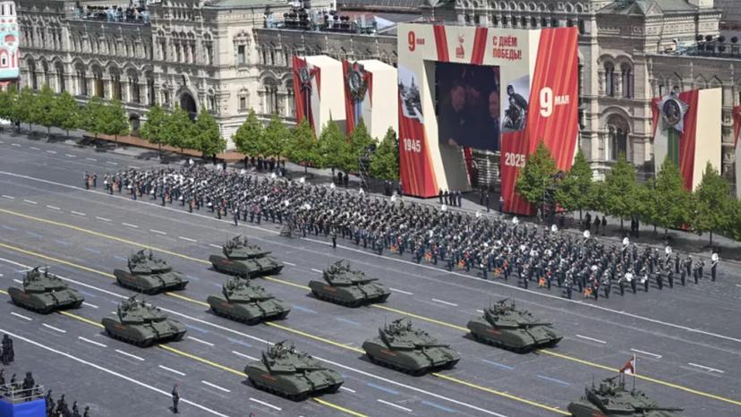 En el Desfile de Moscú, Putin presume poderío militar y recuerda a la URSS 
