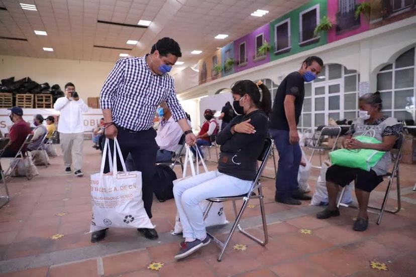 Este viernes 450 familias sanandreseñas recibieron despensas