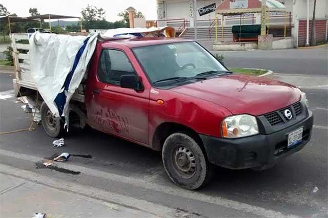 Aseguran tráiler y camioneta con despensas del PRD en Izúcar