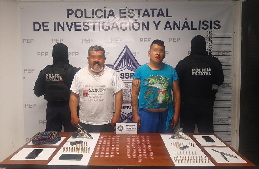 Los detienen por exceso de velocidad y les encuentran armas