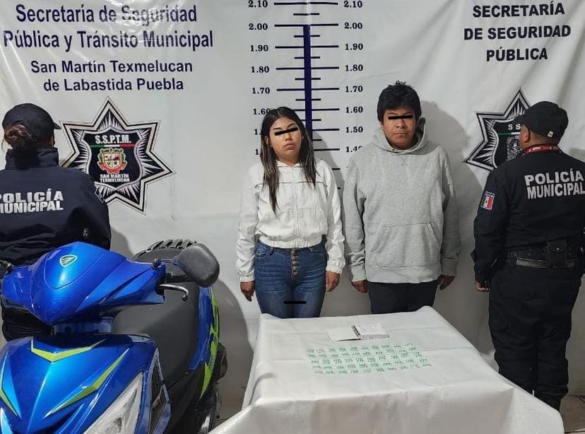 Los detienen en Texmelucan con droga y moto robada