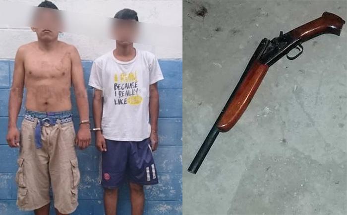 Detienen a dos jóvenes borrachos con rifle en Acateno