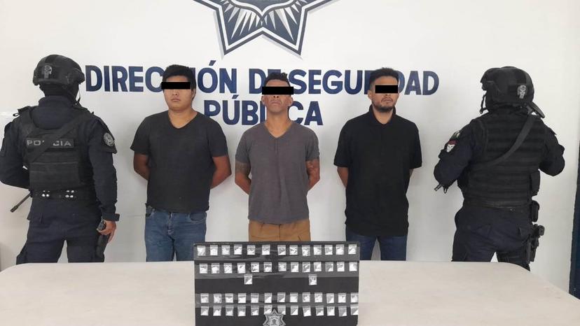 Detienen a tres sujetos en Tehuacán con más de 50 dosis de droga 