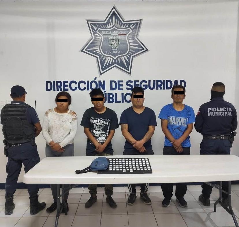 Los detienen por tomar en vía pública y les hallan droga en Tehuacán