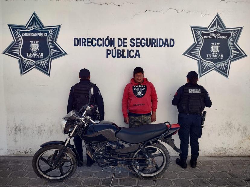 Detienen a dos con motos robadas en Tehuacán 