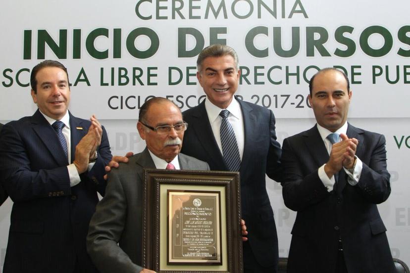 Asiste Gali a la ceremonia de inicio de curso de la Libre de Derecho