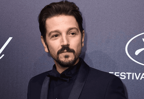 Se burlan de Diego Luna tras estreno de su nueva serie