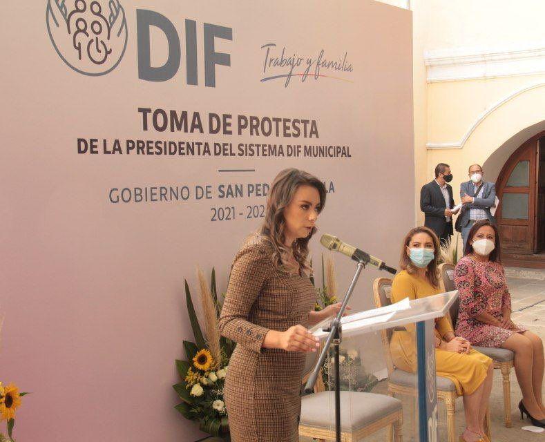 VIDEO Fernanda de la Barreda rinde protesta al frente del DIF en SPC