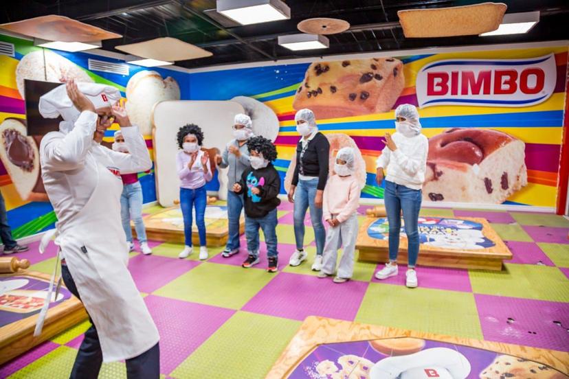 Vistan usuarios del CMERI fábrica de Grupo Bimbo