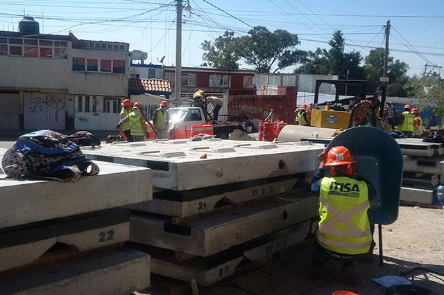 Excavan para hallar rieles de tren turístico Puebla – Cholula