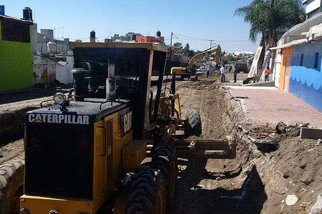 Excavan para hallar rieles de tren turístico Puebla – Cholula