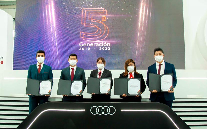 Se gradúa la quinta generación de aprendices de Audi México