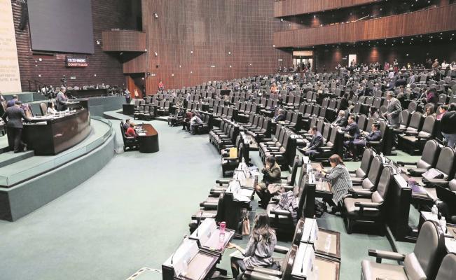 Diputados federales dejan intacto su salario y bono 