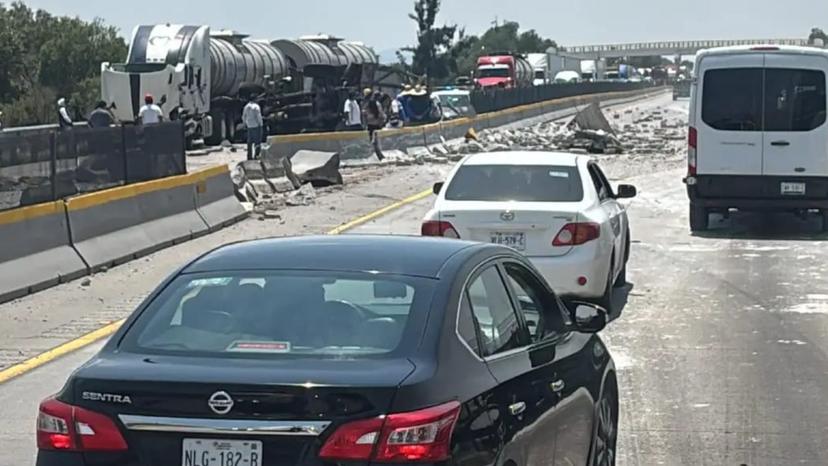 Choque entre 2 tráileres provoca bloqueo en la Puebla-Orizaba 