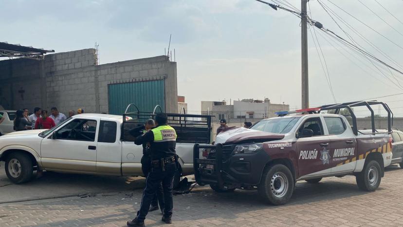 En Tecamachalco, policías chocan contra camioneta durante persecución 