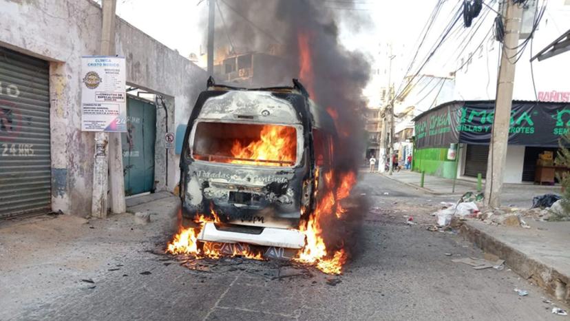 En Acapulco, un camión del transporte público fue prendido en llamas  
