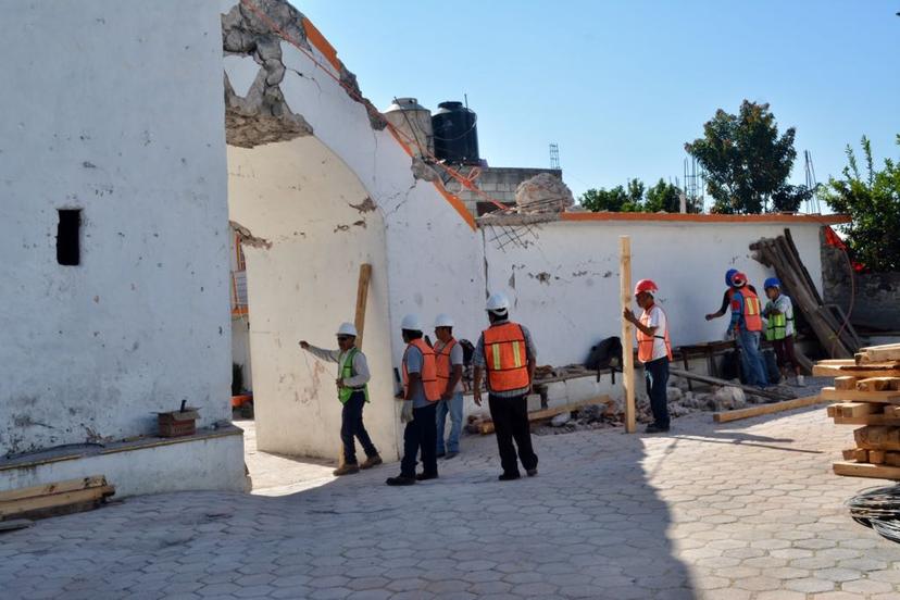 Abuchean a edila de Tochimilco en gira de Rosario Robles