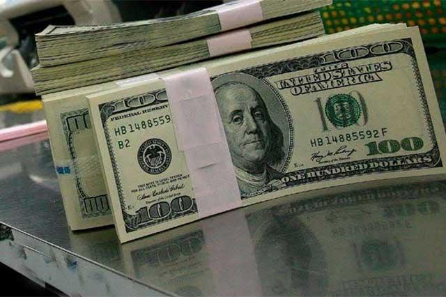 Dólar se vende a 24.98 pesos en promedio