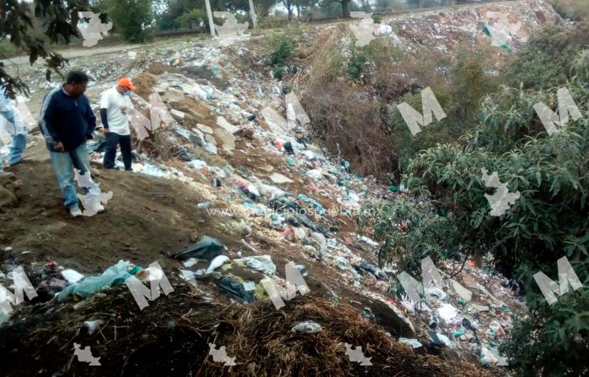 VIDEO Ayuntamiento de Domingo Arenas ocupa barranca como basurero