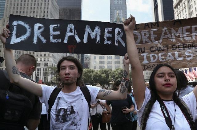 Congreso de EU debate ley de dreamers y campesinos indocumentados