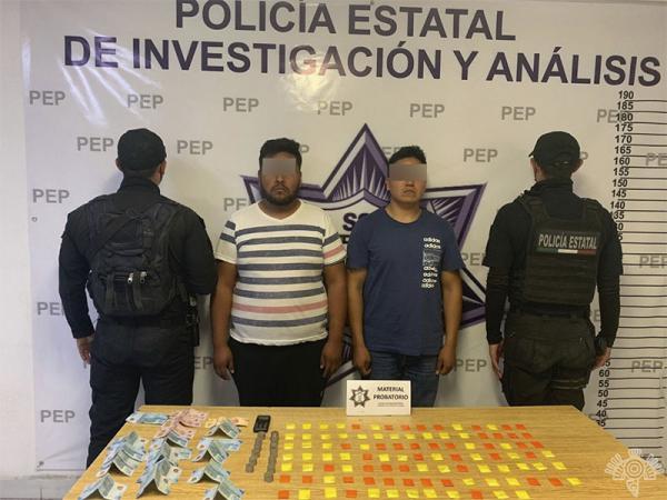 Detienen a dos huachicoleros con 100 dosis de droga en Amozoc 