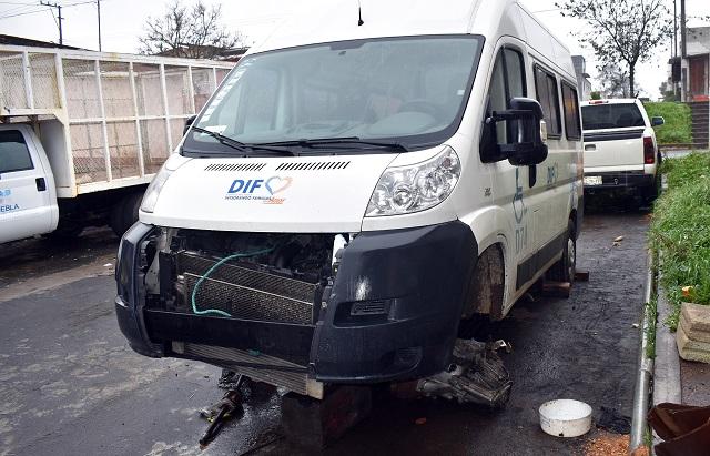 Guerrero dejó flotilla de autos descompuestos en Tlatlauquitepec