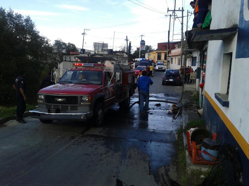 Cohetón provoca incendio en casa de Teziutlán