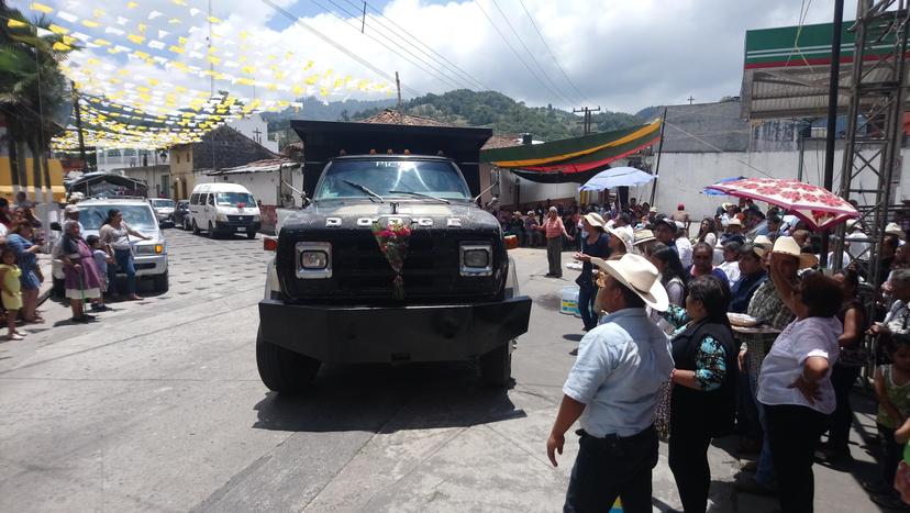 Pelean por limosnas el párroco de Zacapoaxtla y habitantes 