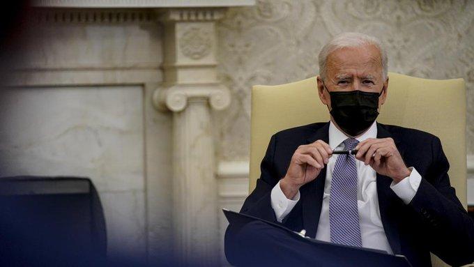 Biden exige reformas policiales para estar a la altura del legado de Floyd