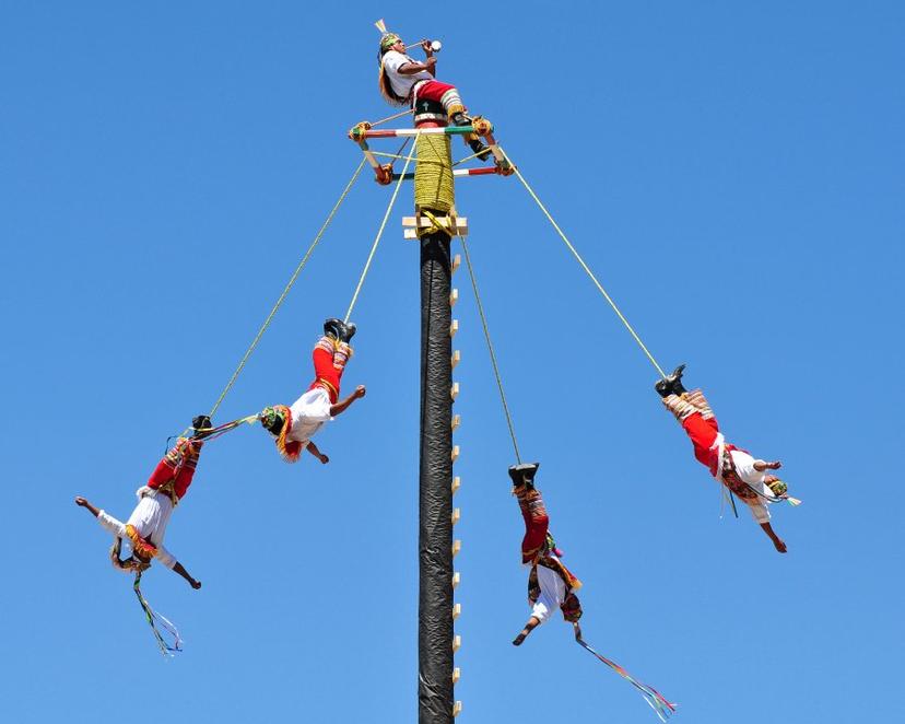 Voladores de Papantla se enredan durante ritual